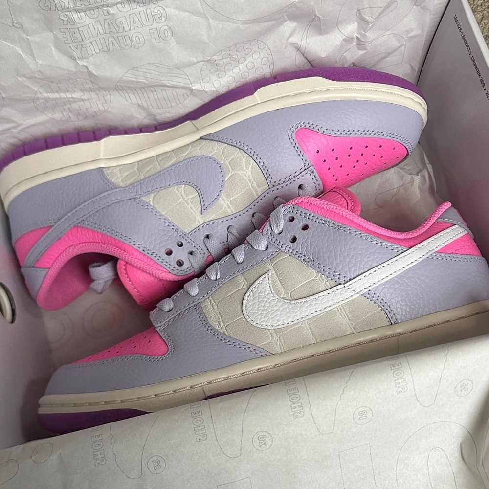 Nike Women's Pink and Lavender Sneakers